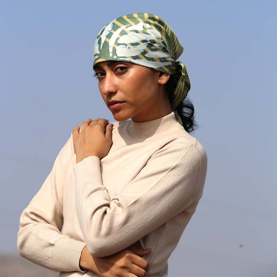 wearing scarf as headscarf in hot weather